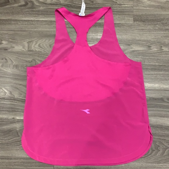 Diadora workout shorts and tank top - Picture 7 of 10